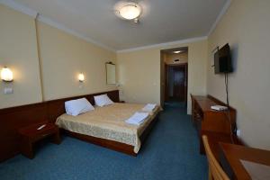 Twin Room with Terrace room in Hotel Norcev