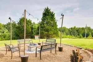 Serene Mill Spring Getaway with Yard and Fire Pit! - Columbus