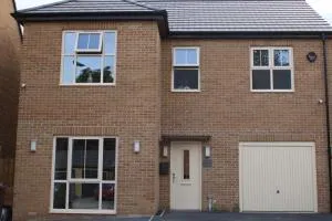 Haven - Spacious Luxury Home perfect for families, couples and contractors! 5mins to Xscape and Junction 32! - Featherstone