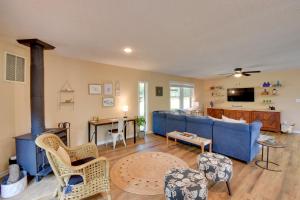 Waterfront CasAbella Cottage with Kayaks and Fishing