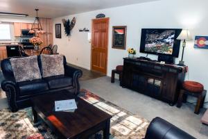 Fawn Valley Inn- 242 apts