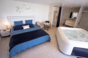 LES SUITES LOVE 1 SPA VUE MER PISCINe