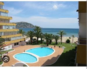 Holiday center Apartamento vistas mar, acceso directo playa y piscina