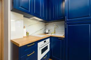 Pink Flower by OneApartments