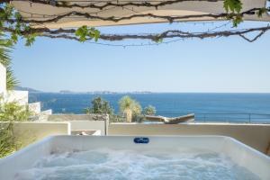 LES SUITES LOVE 3 SPA VUE MER PISCINe