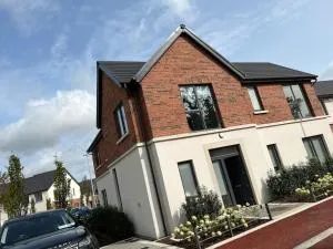 3 bed rooms Vip family house - Lucan