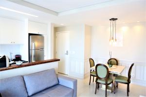 Apartamento 1903 no Bosque com quarto, cozinha completa, vaga de garagem, lazer e portaria 24h