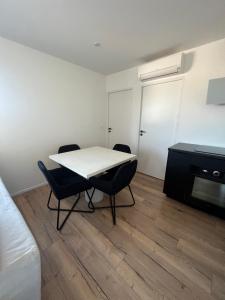 Appartements Joli appartement neuf avec jardinet : photos des chambres