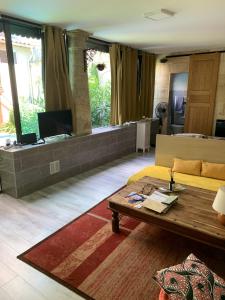 Maisons de vacances Maison d'une chambre avec piscine privee jardin clos et wifi a Libournea : photos des chambres