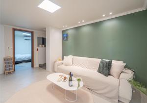 Osondoson Stay-5min to Hapjeong Station, family favorites, 3bed room, large living room