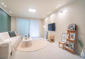 Osondoson Stay-5min to Hapjeong Station, family favorites, 3bed room, large living room