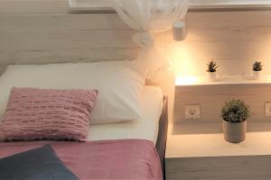 Apartments by the sea Milna, Vis - 21181