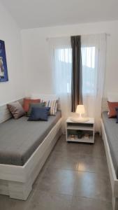 Apartments by the sea Milna, Vis - 21184