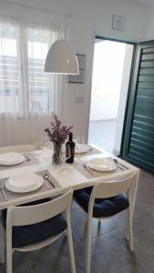 Apartments by the sea Milna, Vis - 21184