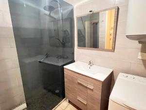 Appartements Charmant T2 au Centre d'Aix-les-Bains, Calme, Sud, Parking Prive, Proche Thermes et Commerces - FR-1-555-94 : photos des chambres