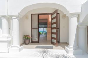 Villa Ixchel - right on the beach!