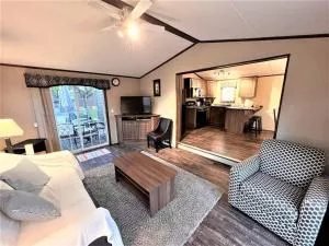 Resort near wineries, river, trails! Large Pool! - Riverside Manors