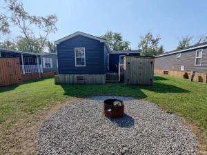 Resort near wineries, river, trails! Large Pool!