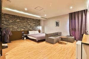 Brown Dot Hotel Jeonggwan