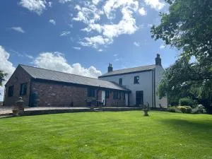 Rural Family Farmhouse with Countryside views - Ormskirk