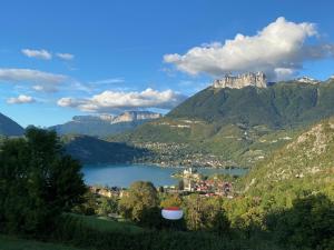 Appartements Duplex a 120 m du lac d'Annecy : photos des chambres