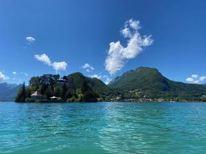 Appartements Duplex a 120 m du lac d'Annecy : photos des chambres