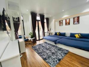 WHITE COFFEE HOUSE HOTEL