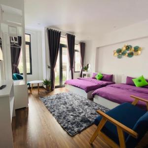 WHITE COFFEE HOUSE HOTEL