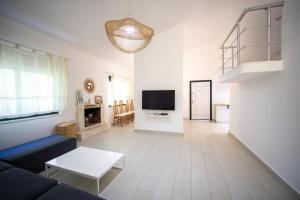 "Blue Bay Villa" at Gjiri Lalzit, Lalzi Bay, Lura 1