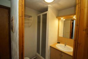 Appartements Chalet D-or - 2 Pieces pour 4 Personnes 444 : photos des chambres