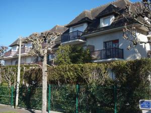 Appartement T2 au cœur de Cabourg avec balcon, parking & acceptant animaux - FR-1-465-16