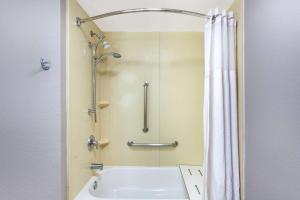 Deluxe Double Room - Mobility Access/Non-Smoking room in Wingate by Wyndham Charleston Airport Coliseum