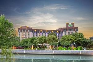 Holiday Inn Express Shanghai Putuo, an IHG Hotel