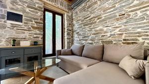 Stone house in Afissos