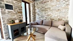 Stone house in Afissos