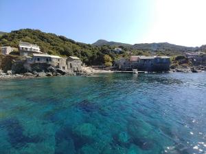 Maisons de vacances Waterfront Authentic Corsican house : photos des chambres