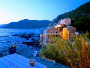 Maisons de vacances Waterfront Authentic Corsican house : photos des chambres