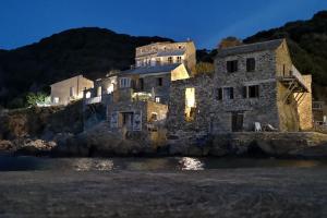 Maisons de vacances Waterfront Authentic Corsican house : photos des chambres