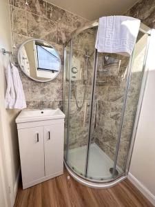 Riverside home by Camel Trail in Cornwall