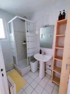 Apartment l Room, kitchen, bathroom & parking l 25 mins from Paris Gare du Nord, CDG airport & Stade de France