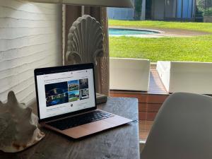 LIKE at HOME n 11 Poolside Paradise Patio img4