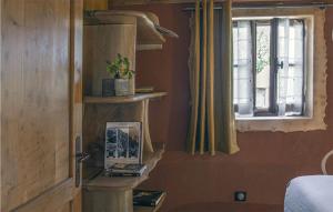 Maisons de vacances Cozy Home In Les Fosses With Kitchen : photos des chambres