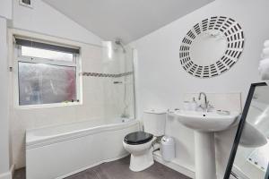 Stylish Comfortable Home With Parking