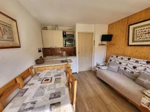 Appartement cosy 4/5 pers, pistes Montgenèvre, balcon sud, parking, services en option - FR-1-266-70