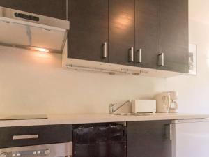 Appartements Appartement 2 pieces avec coin nuit, balcon, parking et casier a ski - Proche telecabine et centre - FR-1-330C-16 : photos des chambres