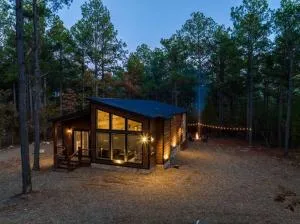 The Blaylock Cabin, 2 King, Hot Tub, Pet Friendly! - مينا