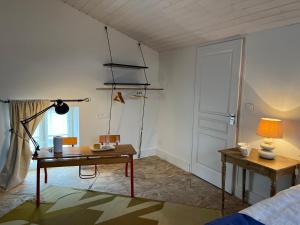 Maisons d'hotes LE CLOS DE FLO 17 : Chambre Triple avec Salle de Bains Privative