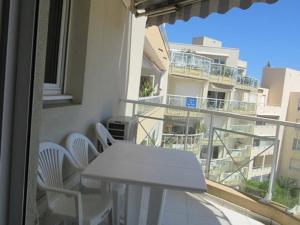 Appartement calme au cœur de Cavalaire, climatisé avec terrasse, parking et toutes commodités - FR-1-100-233