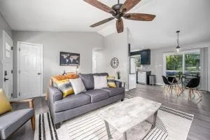 Cozy on Ger-Maine St 1 Mile From Downtown Apex - Green Level