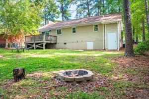 Cozy on Ger-Maine St 1 Mile From Downtown Apex
